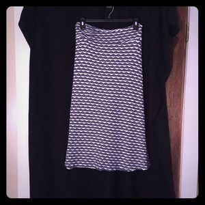 Lightweight, stretchy wave pattern skirt!